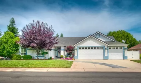 2930 Western Oak Dr, Redding, CA 96002 photo 2