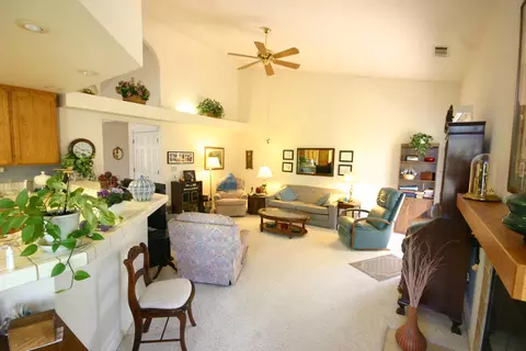 2772 Crystal Tree Dr, Redding, CA 96001 photo 2