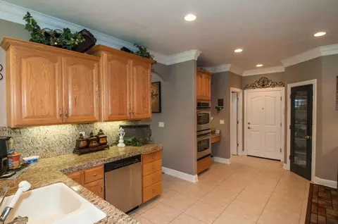 15553 Mountain Shadows Dr, Redding, CA 96001 photo 3