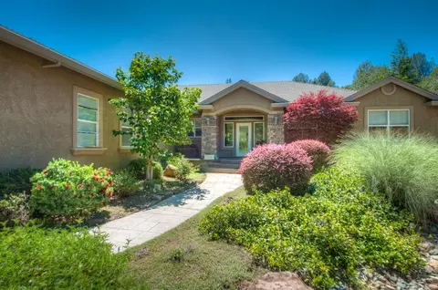 15553 Mountain Shadows Dr, Redding, CA 96001 photo 1