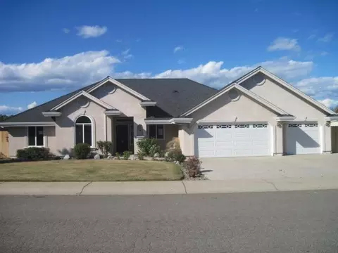 2225 Cumberland Dr, Redding, CA 96001 photo 2