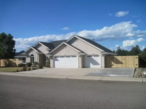 2225 Cumberland Dr, Redding, CA 96001 photo 4