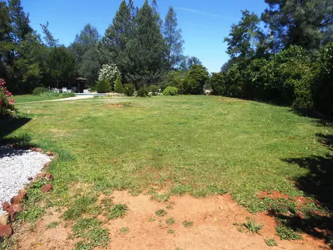 20574 Strawn Dr, Redding, CA 96003 photo 3