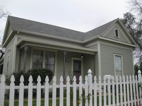 2067 Placer, Redding, CA 96001 photo 2