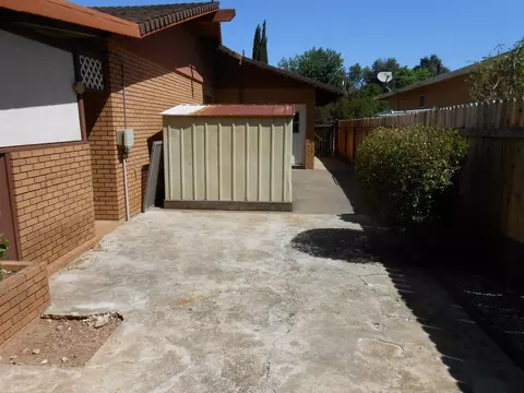 593 Estate St, Redding, CA 96002 photo 8