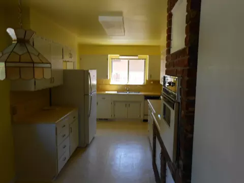 593 Estate St, Redding, CA 96002 photo 2