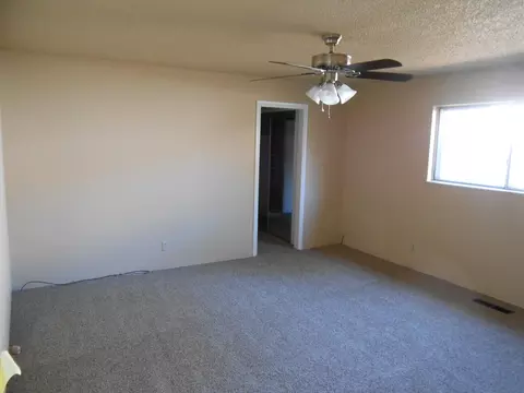 593 Estate St, Redding, CA 96002 photo 5