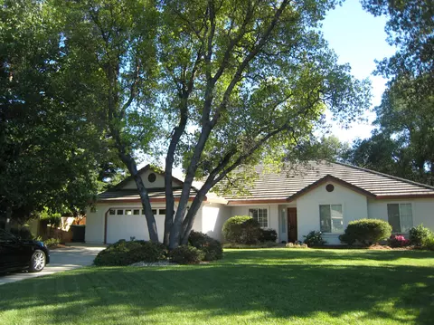 2249 Western Oak Dr, Redding, CA 96002 photo 3