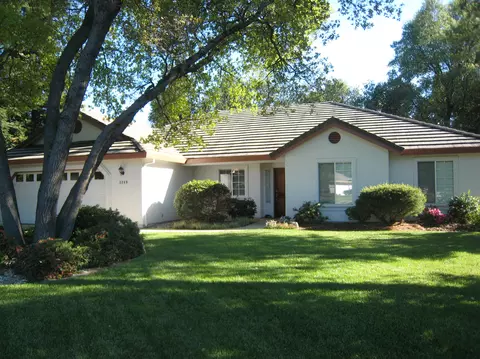 2249 Western Oak Dr, Redding, CA 96002 photo 2