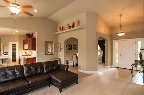 1080 Hillsdale Ct, Redding, CA 96003 photo 3