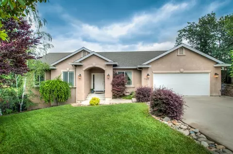 1080 Hillsdale Ct, Redding, CA 96003 photo 1