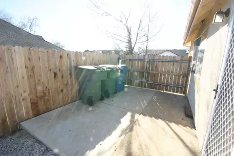2255 Cumberland Dr, Redding, CA 96001 photo 3