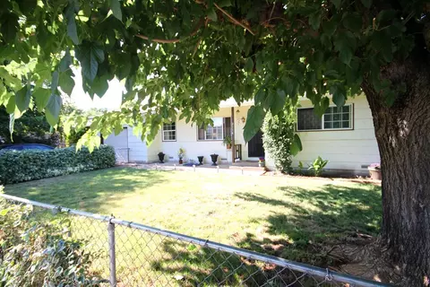 2116 Comet St, Redding, CA 96002 photo 3