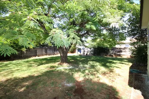 2116 Comet St, Redding, CA 96002 photo 6