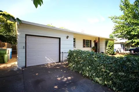 2116 Comet St, Redding, CA 96002 photo 1