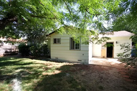 2116 Comet St, Redding, CA 96002 photo 4