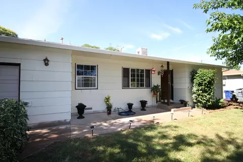 2116 Comet St, Redding, CA 96002 photo 2