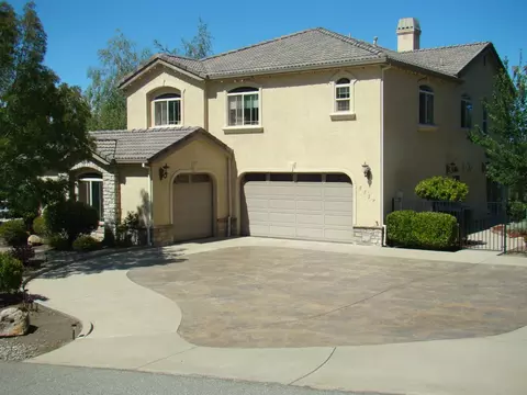 8737 Landmark Cir, Redding, CA 96001 photo 2
