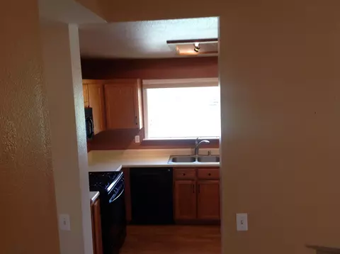 6492 Creekside, Redding, CA 96001 photo 9