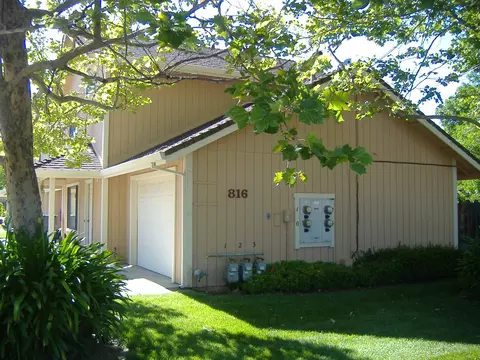 816 Saint Marks St, Redding, CA 96003 photo 2