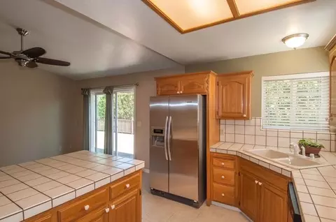 2097 Quartz Way, Redding, CA 96001 photo 3