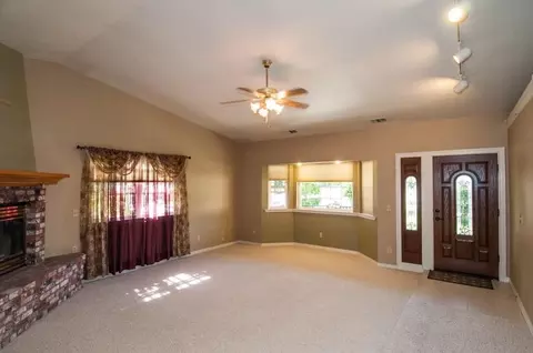 2097 Quartz Way, Redding, CA 96001 photo 2