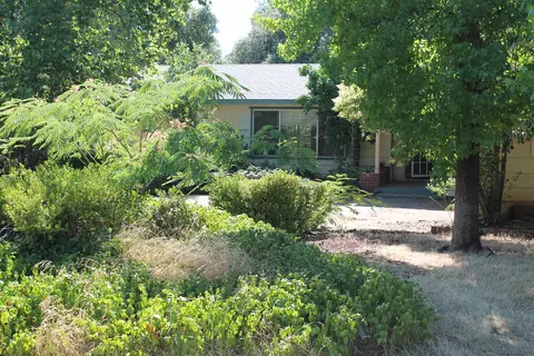 8520 Patricia Dr, Redding, CA 96002 photo 1