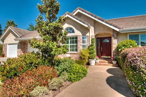 568 River Oaks Dr, Redding, CA 96001 photo 1