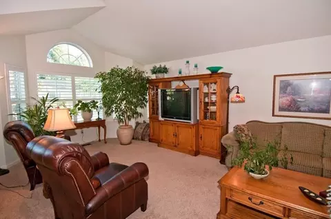 568 River Oaks Dr, Redding, CA 96001 photo 7