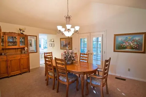 568 River Oaks Dr, Redding, CA 96001 photo 5