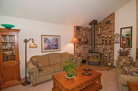 568 River Oaks Dr, Redding, CA 96001 photo 3