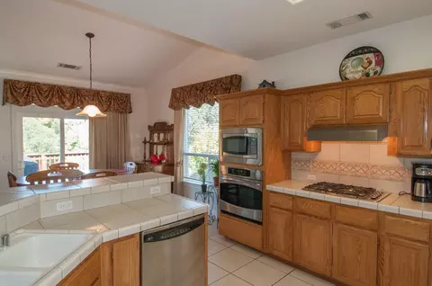 3711 Fairoaks Ct, Redding, CA 96001 photo 13