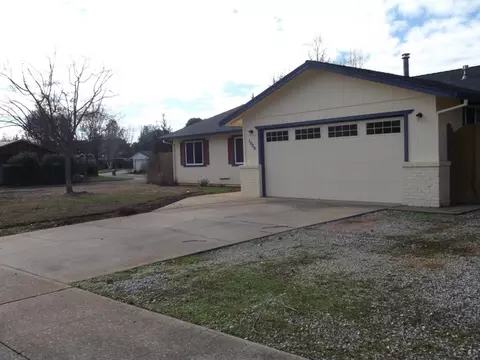 1050 Red Tail Dr, Redding, CA 96003 photo 3