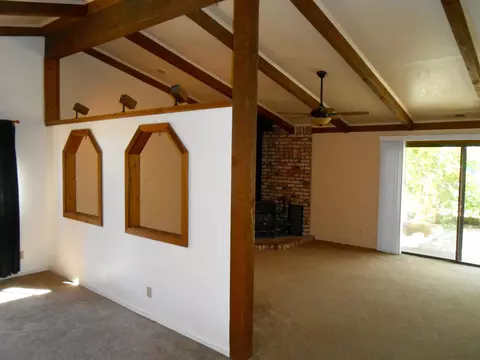 438 Rosewood Dr, Redding, CA 96003 photo 5