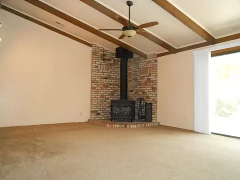 438 Rosewood Dr, Redding, CA 96003 photo 4