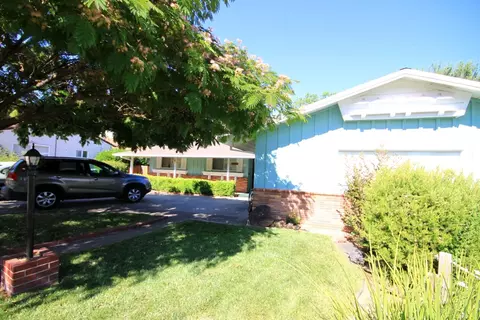 220 Oleander Cir, Redding, CA 96001 photo 3