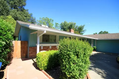 220 Oleander Cir, Redding, CA 96001 photo 2