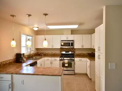 3427 Capricorn Way, Redding, CA 96002 photo 3