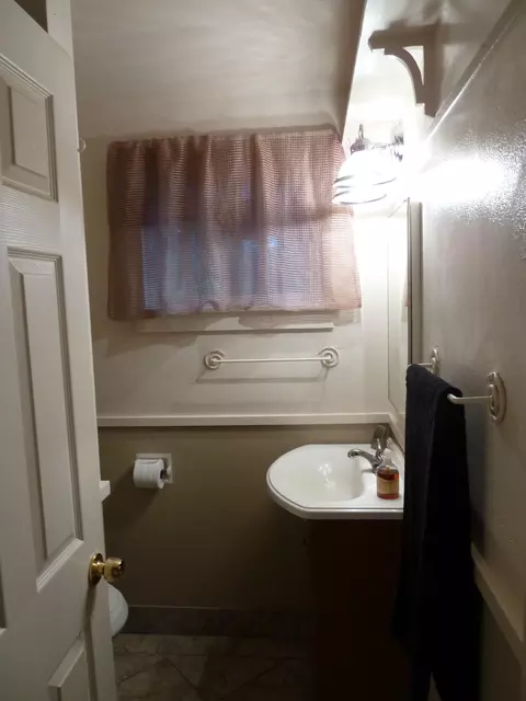1055 Hawthorne, Redding, CA 96002 photo 10