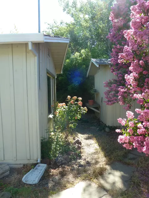 1055 Hawthorne, Redding, CA 96002 photo 33