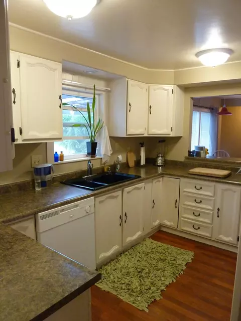 1055 Hawthorne, Redding, CA 96002 photo 6