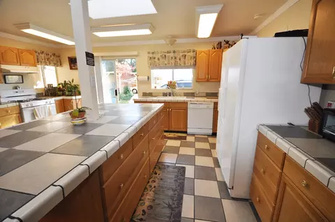 5886 Live Oak, Redding, CA 96001 photo 3
