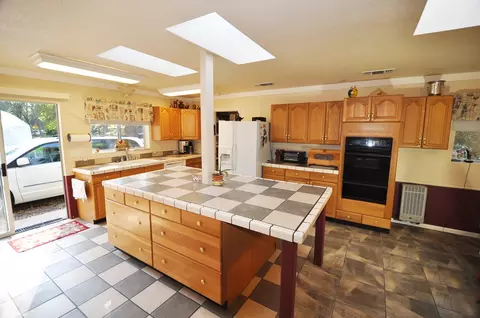 5886 Live Oak, Redding, CA 96001 photo 4