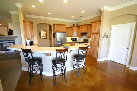 911 Coggins St, Redding, CA 96003 photo 3