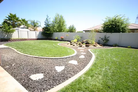 911 Coggins St, Redding, CA 96003 photo 4