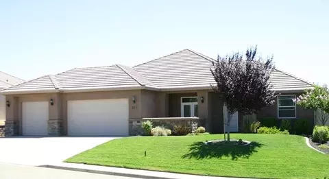 911 Coggins St, Redding, CA 96003 photo 1