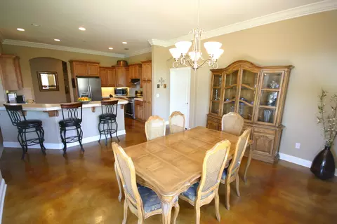 911 Coggins St, Redding, CA 96003 photo 8