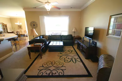 911 Coggins St, Redding, CA 96003 photo 6