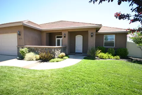 911 Coggins St, Redding, CA 96003 photo 2