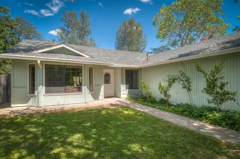1129 Guinevere Ct, Redding, CA 96003 photo 2